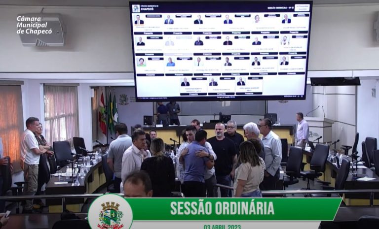 Vereador é avisado da morte da irmã durante sessão de posse