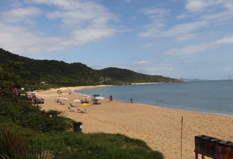 Praia de Taquaras terá mutirão de limpeza neste sábado