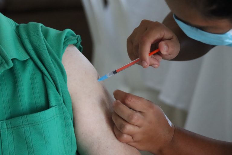 Vacinação Bivalente contra a Covid é interrompida temporariamente