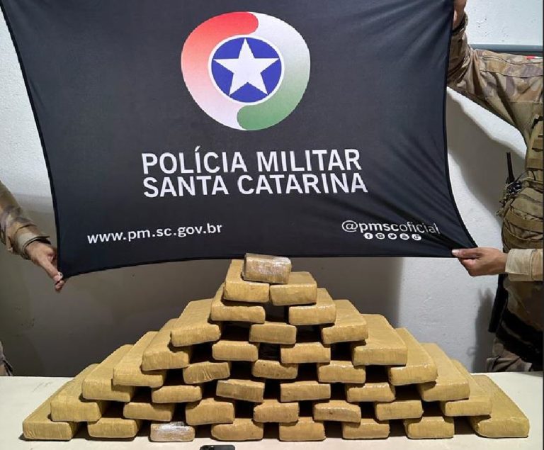 Dois são presos com mais de 30kg de maconha em BC