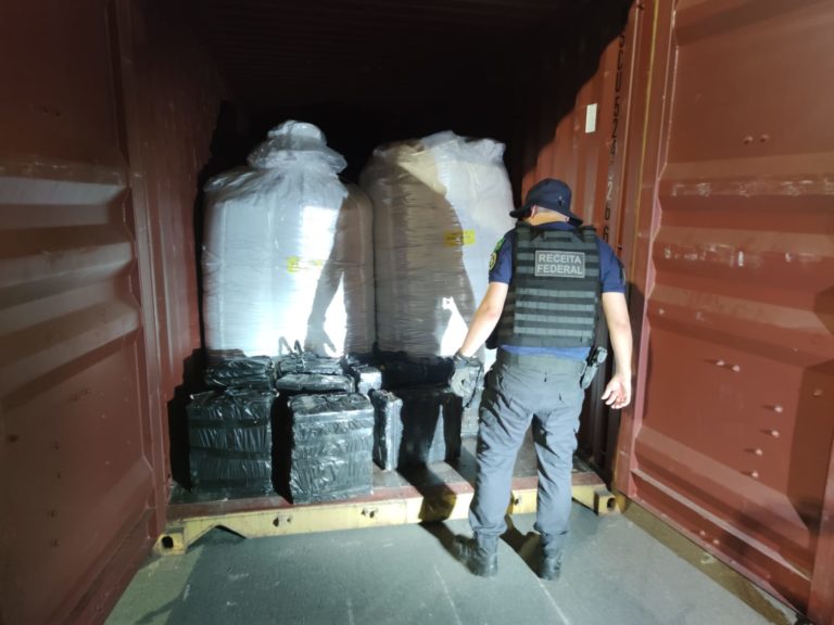 Quase 300kg de cocaína são encontradas em carga de suíno no Porto de Navegantes