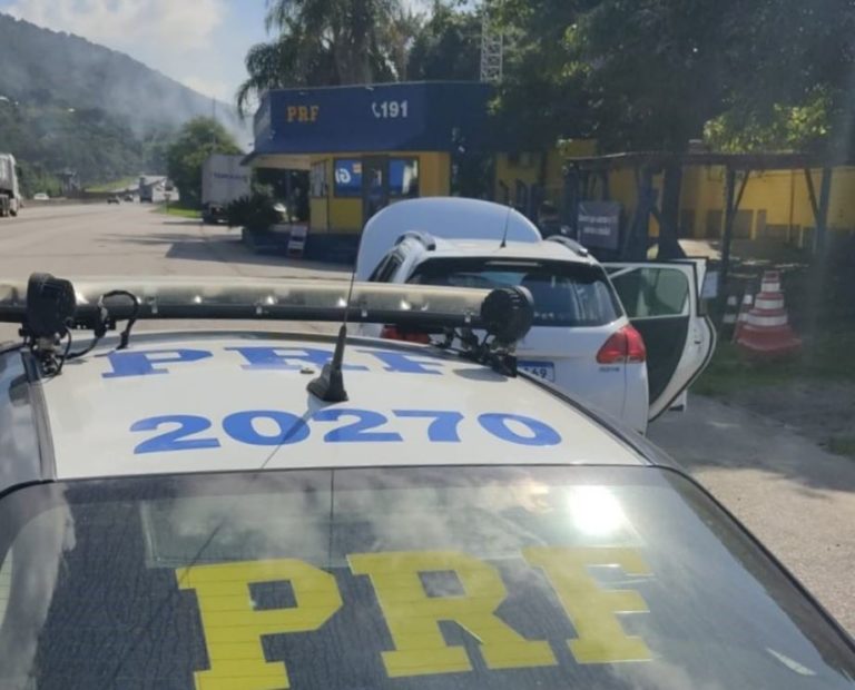 Mulheres são presas pela PRF com carro roubado em BC