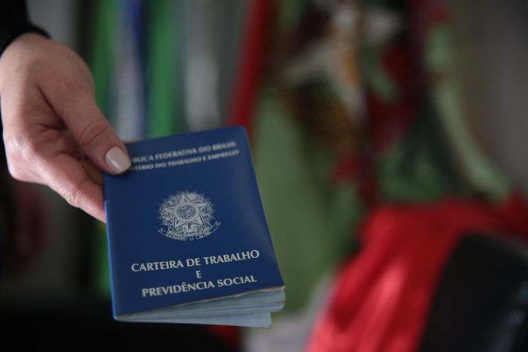 SIME tem 370 vagas de emprego em Balneário Camboriú