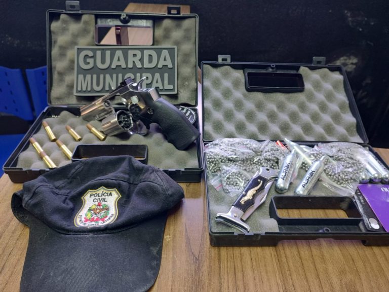 Casal que usava revolver de pressão e boné da Polícia Civil é preso pela GM