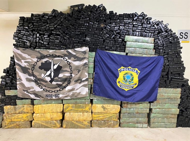 PRF encontra uma 1,5 tonelada de maconha veículos de empresa de energia do Paraná