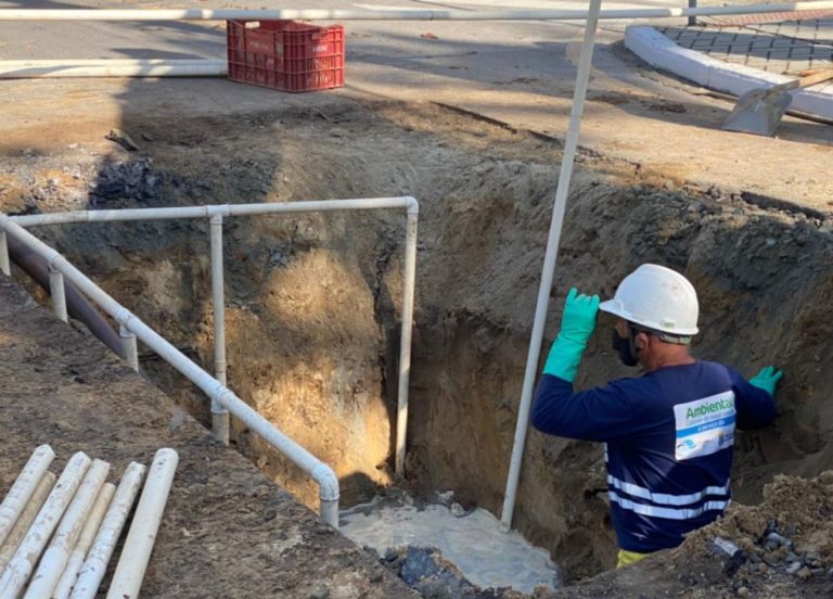 Obra na rede coletora altera trânsito da 4º Avenida