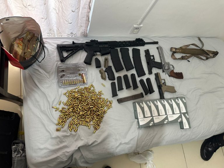 PM prende foragido do Paraná com farto arsenal em Balneário Camboriú