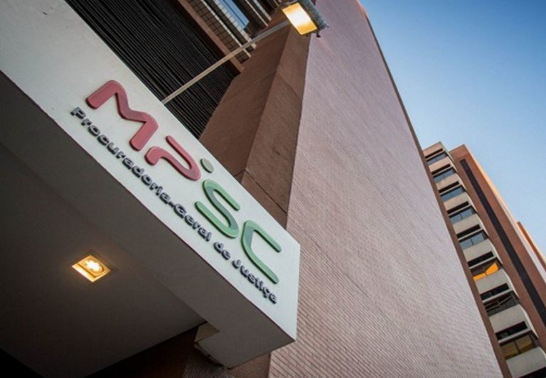 MPSC entra com ação contra vereadores e servidores públicos de Camboriú que teriam fraudado a fila do SUS