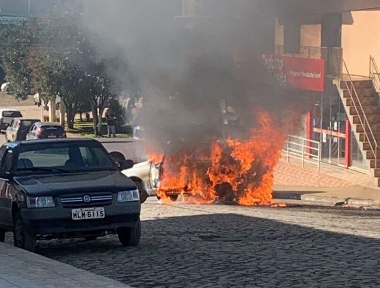 Criminosos assaltam banco e causam terror no Norte de SC