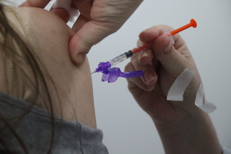 UBSs de BC vão abrir neste sábado para vacinação contra a gripe