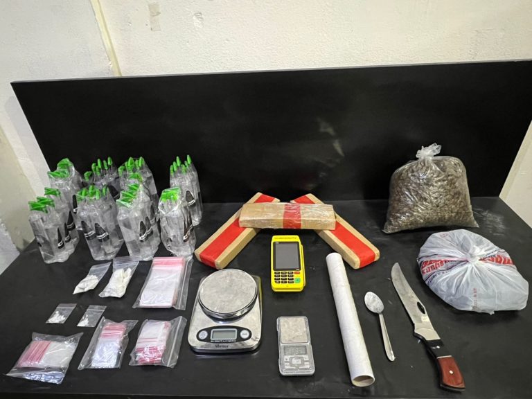 Polícia Militar prende mulher por tráfico de drogas em Camboriú