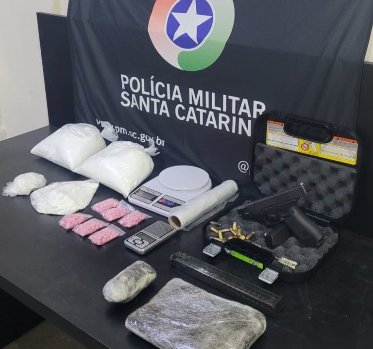 PM localizada depósito de drogas e arma em Camboriú