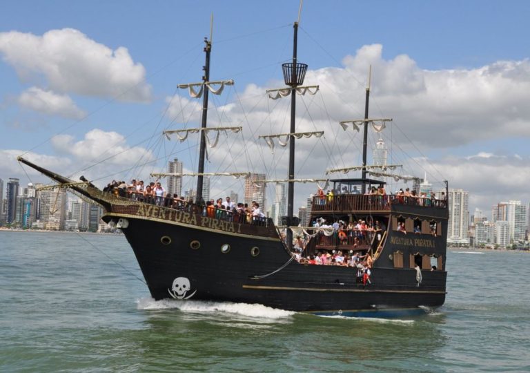 No Aniversário de Balneário Camboriú, Barco Pirata terá preço especial