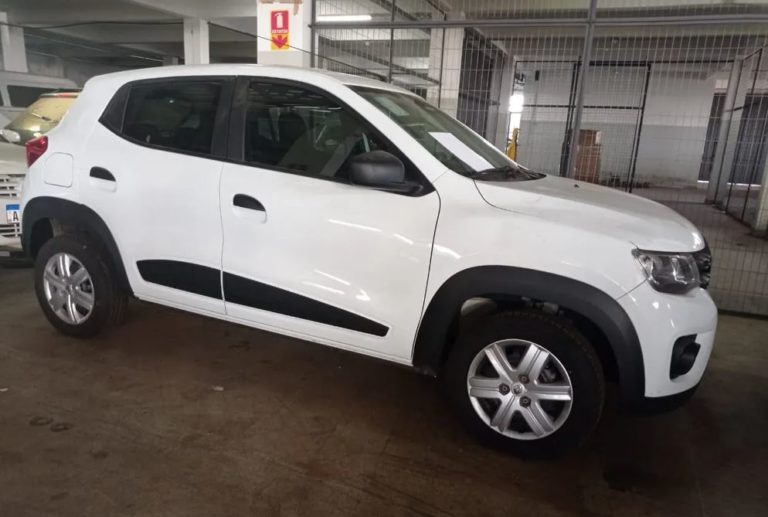 Kwid que recebe lance de R$ 27 milhões em leilão da Receita Federal