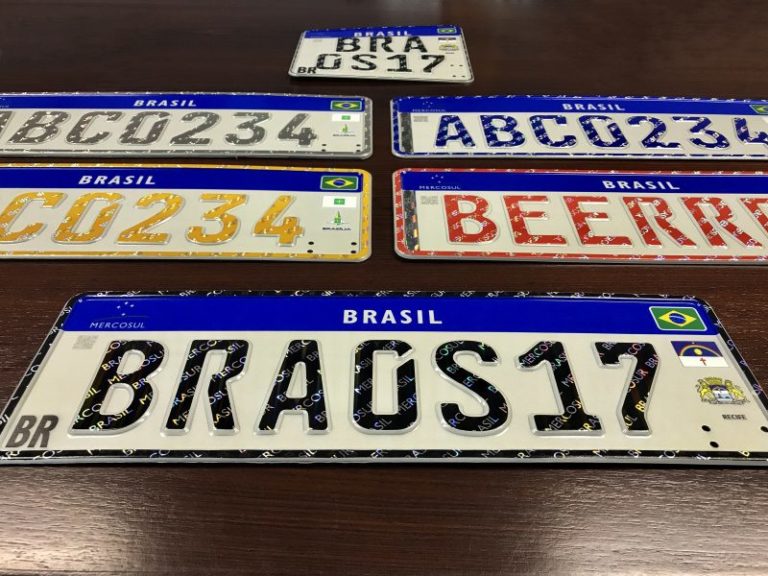 Placas de carros podem voltar a informar cidade e estado