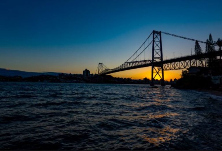 MPSC ajuíza ação por irregularidades na contratação da iluminação da Ponte Hercílio Luz