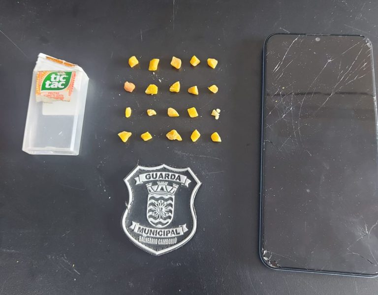 GM conduz homem com 20 pedras de crack