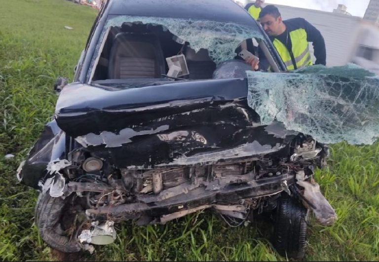 Dois homens morrem em acidente na Marginal da BR-101 em BC
