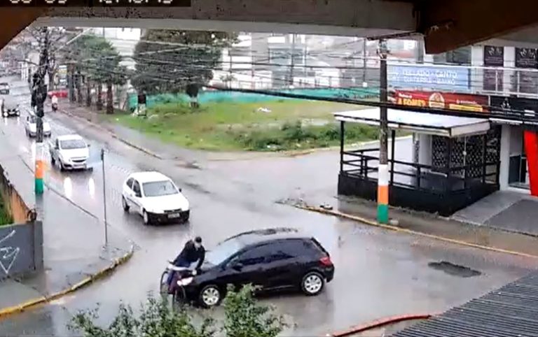 VÍDEO: Homem é atropelado e motorista foge sem prestar socorro