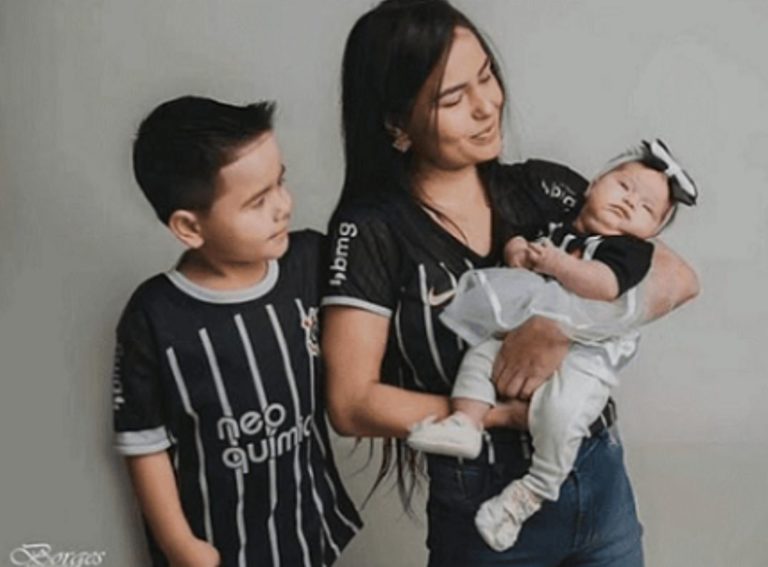 Família é encontrada morta em carro submerso