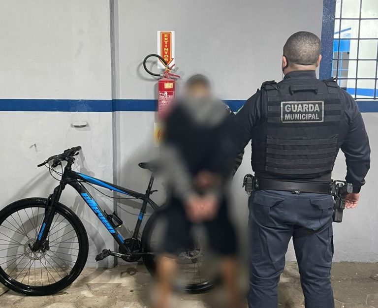 Ladrão de bicicleta é preso pela GM após fuga