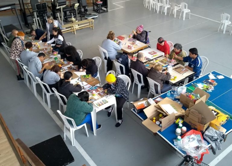 Alunos da APAE de BC desenvolvem competências e criatividade em oficinas de ilustração