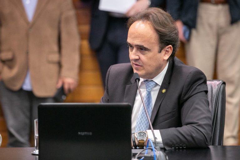Carlos Humberto assume presidência de comissão na Alesc