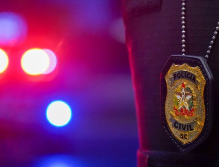 Operação da Polícia Civil em Camboriú apreende carros de luxo e bloqueia mais de R$ 8 milhões