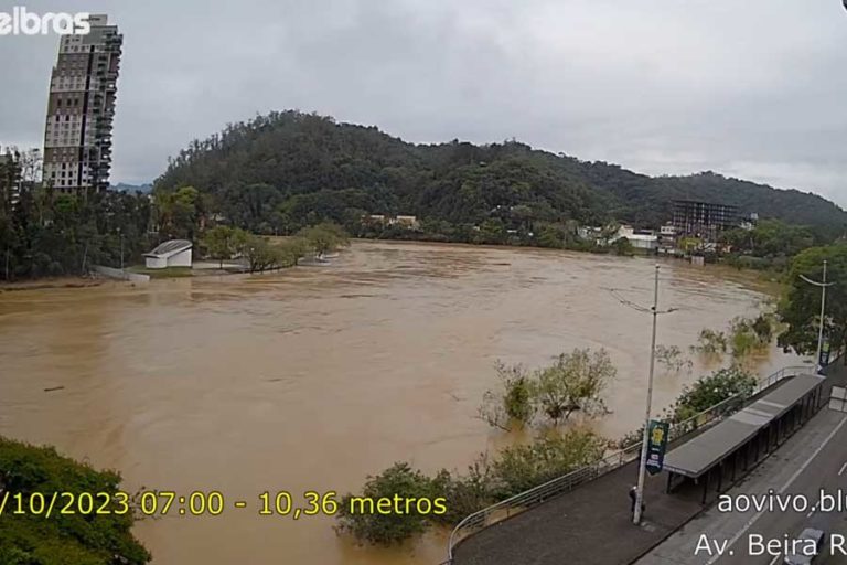 Com Rio passando de 10,70m, Blumenau registra maior enchente desde 2011