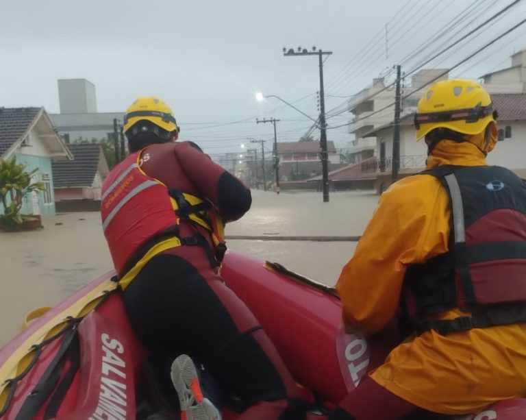 SC tem 142 municípios afetados pelas chuvas e 112 em situação de emergência