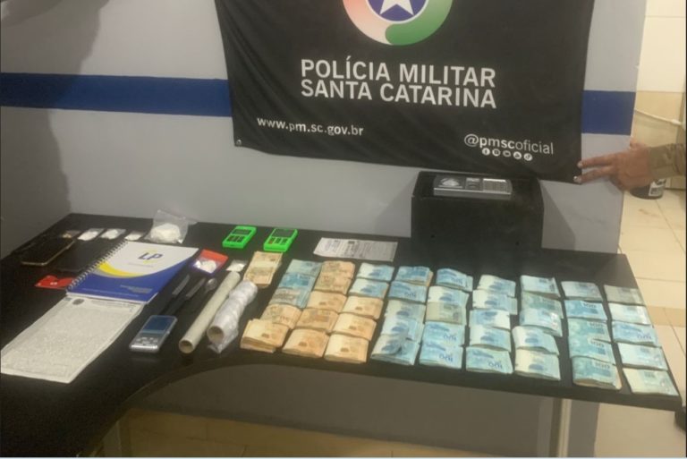 Casal é preso por tráfico com grande quantidade de dinheiro em Camboriú
