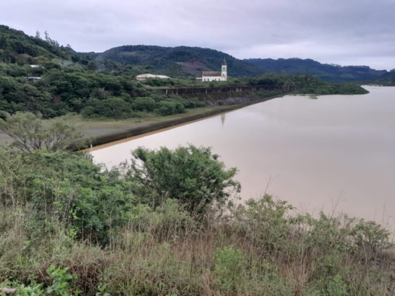 Barragem de José Boiteux pode verter ainda nesta sexta-feira. Entenda