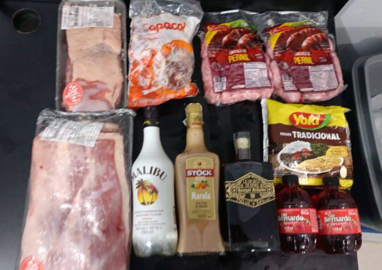 Churras cancelado: Mulher é presa tentando furtar carne, bebida, farofa e pinga