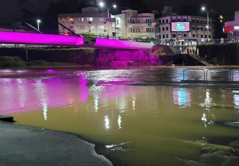 Nível do rio Itajaí-Mirim deve chegar a 6,75 metros na madrugada