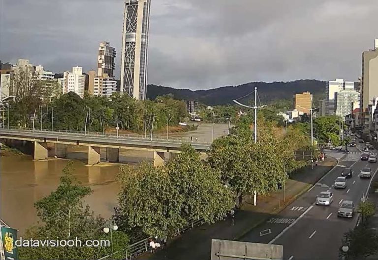 Rio Itajaí-Açu deve chegar aos 9,2 metros neste sábado em Blumenau