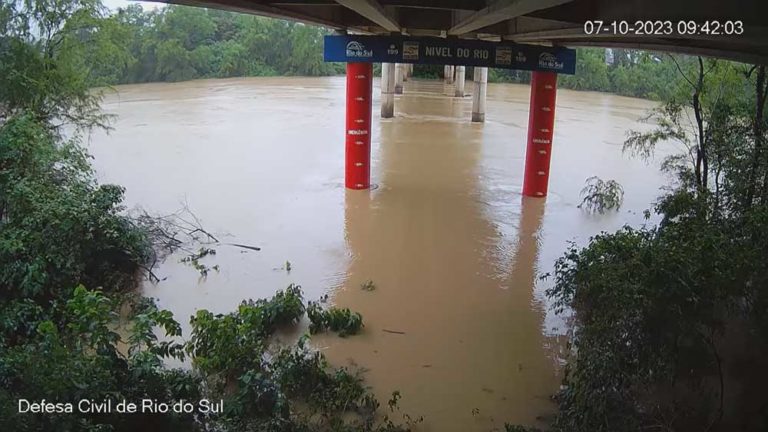 AO VIVO: Confira a situação dos rios em Brusque, Itajaí, Blumenau e Rio do Sul