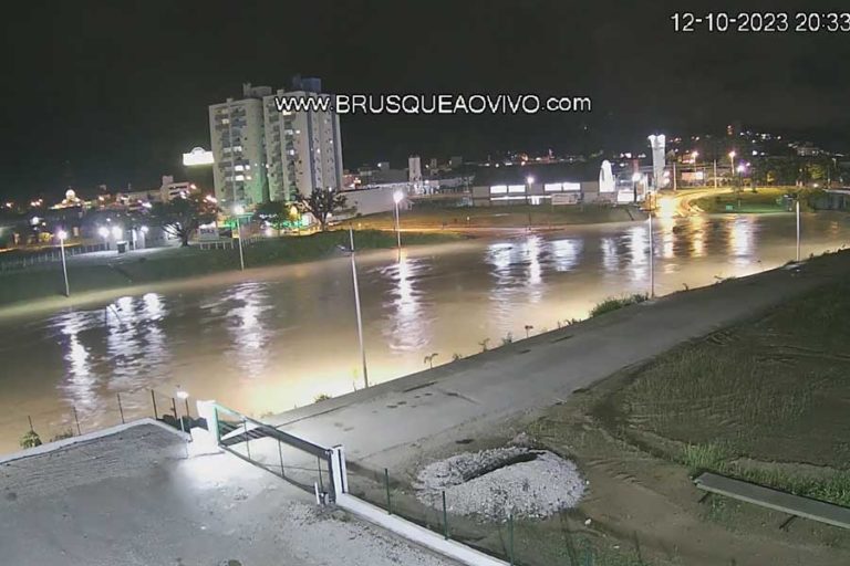 Rio Itajaí Mirim em Brusque pode atingir 7,50 metros por volta de 22h