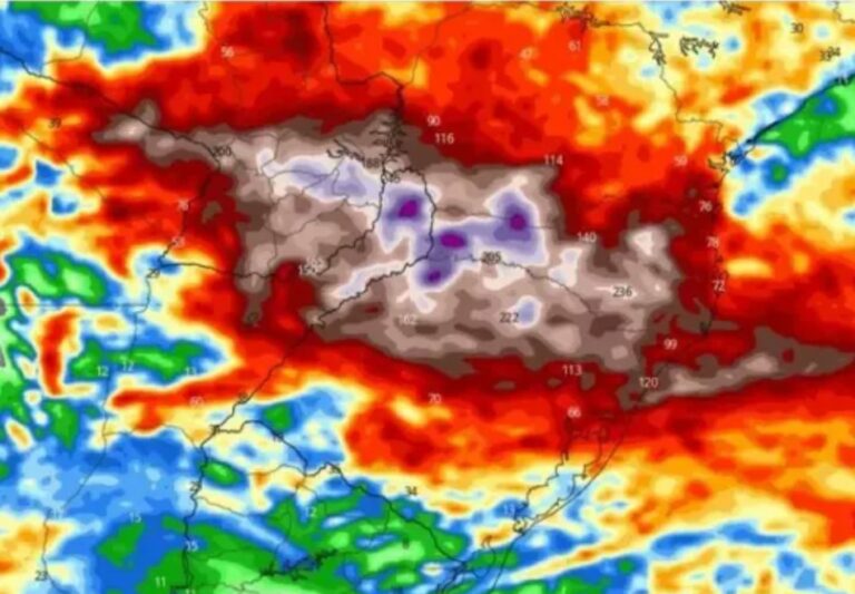 Regiões de SC podem registrar até 300 mm de chuva nesta semana