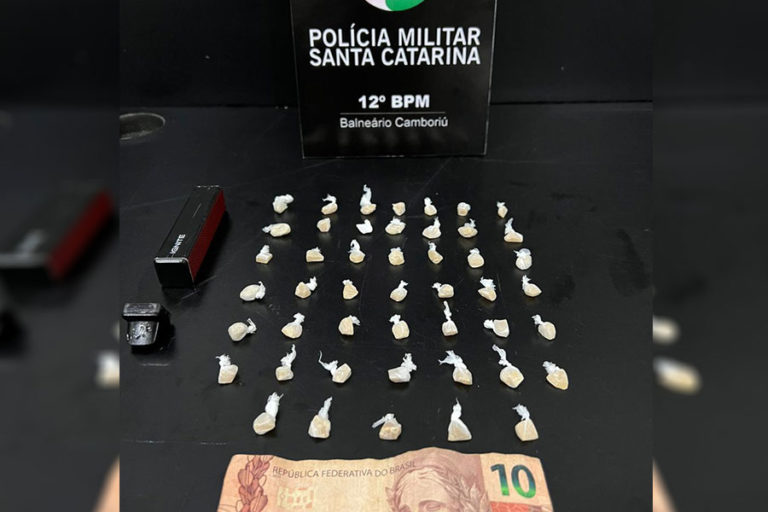 “Adolescentes” de 15 e 17 anos são detidos com 47 pedras de crack