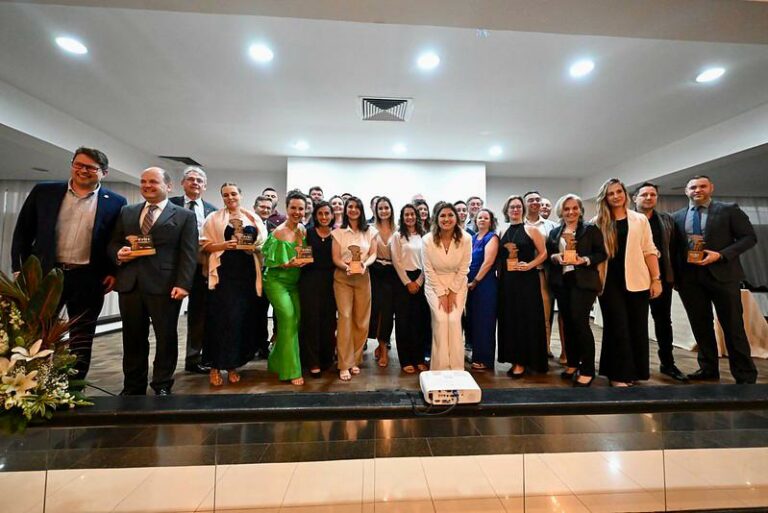 Parque Unipraias recebe dois troféus por projetos ambientais