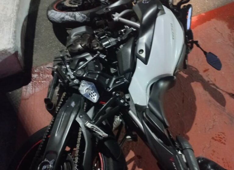 No “gole”, motociclista tenta fugir de abordagem e é preso após acidente