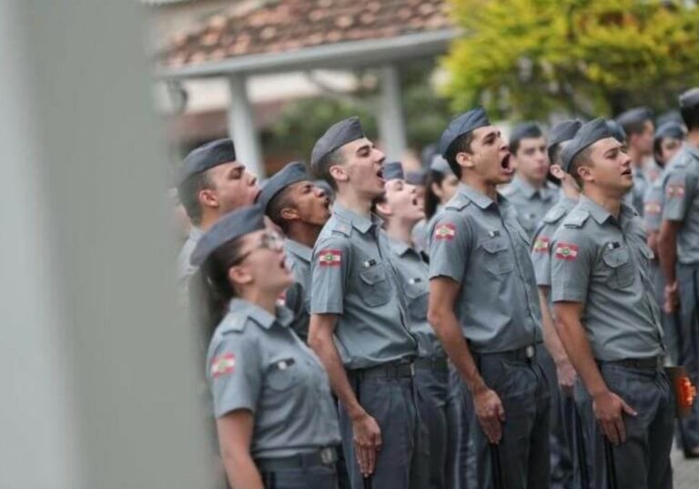 Governo de SC cria Programa Estadual das Escolas Cívico-Militares
