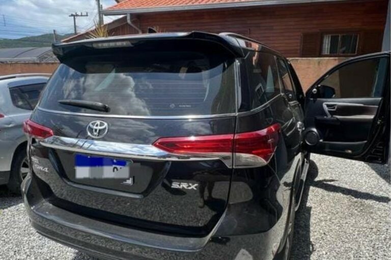 Proprietário rastreia camionete e ela é encontrada com adolescente de 16 anos