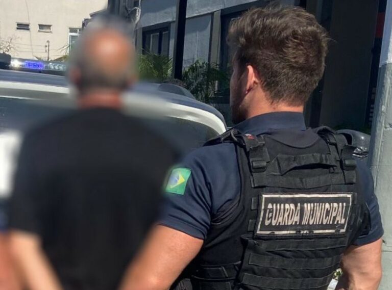 Taradão mostra genitália para crianças e é preso pela GM