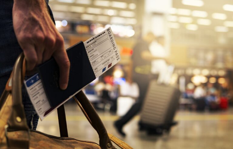 Autorização online para viagem de menores cresce 146% nas férias escolares em SC