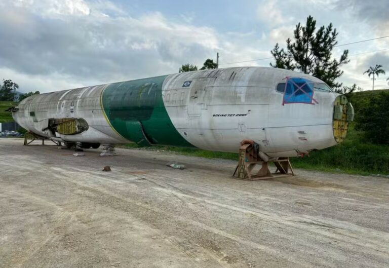 Estrutura de Boeing foi para complexo de balada em Camboriú