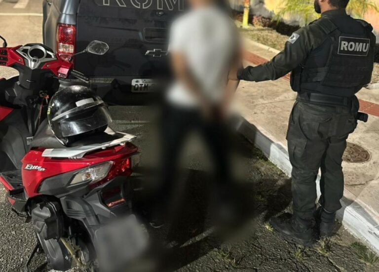 Moto roubada é recuperada e homem é preso por receptação