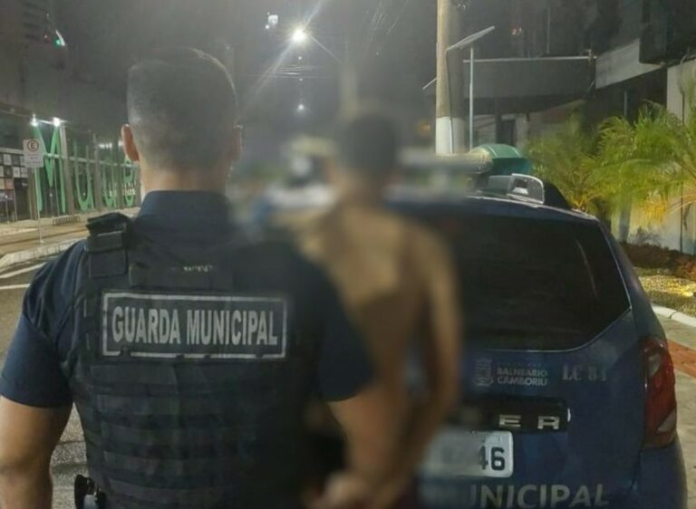 Homem é detido pela GM por posse de drogas