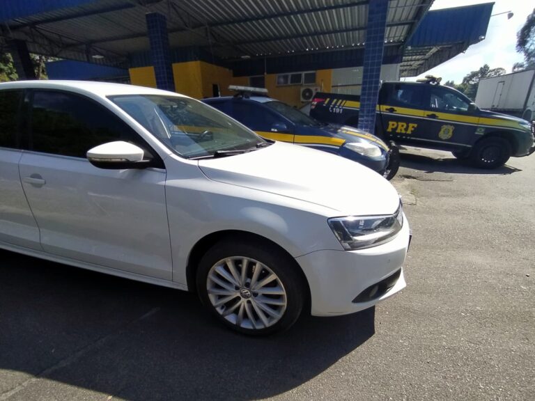 Três adolescentes de 14 e 13 anos viajavam sozinhos de carro da BR-280