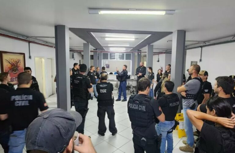 Prefeito, dois vereadores e ex-servidor de cidade catarinense são presos